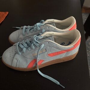 Reebok court sneakers